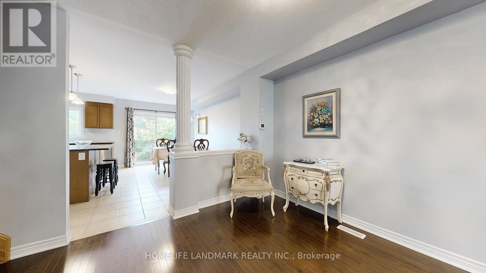 Photo 5 of 402 Gerald Brady Lane, Newmarket ON