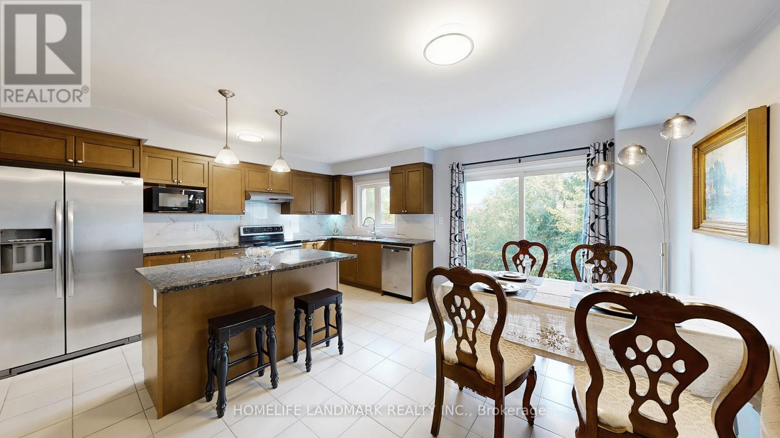 Photo 6 of 402 Gerald Brady Lane, Newmarket ON