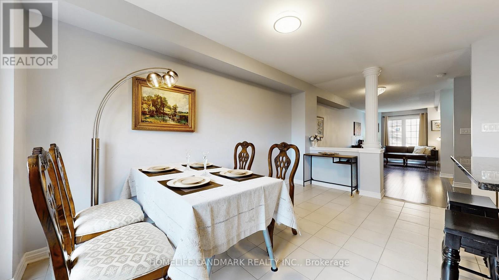 Photo 7 of 402 Gerald Brady Lane, Newmarket ON