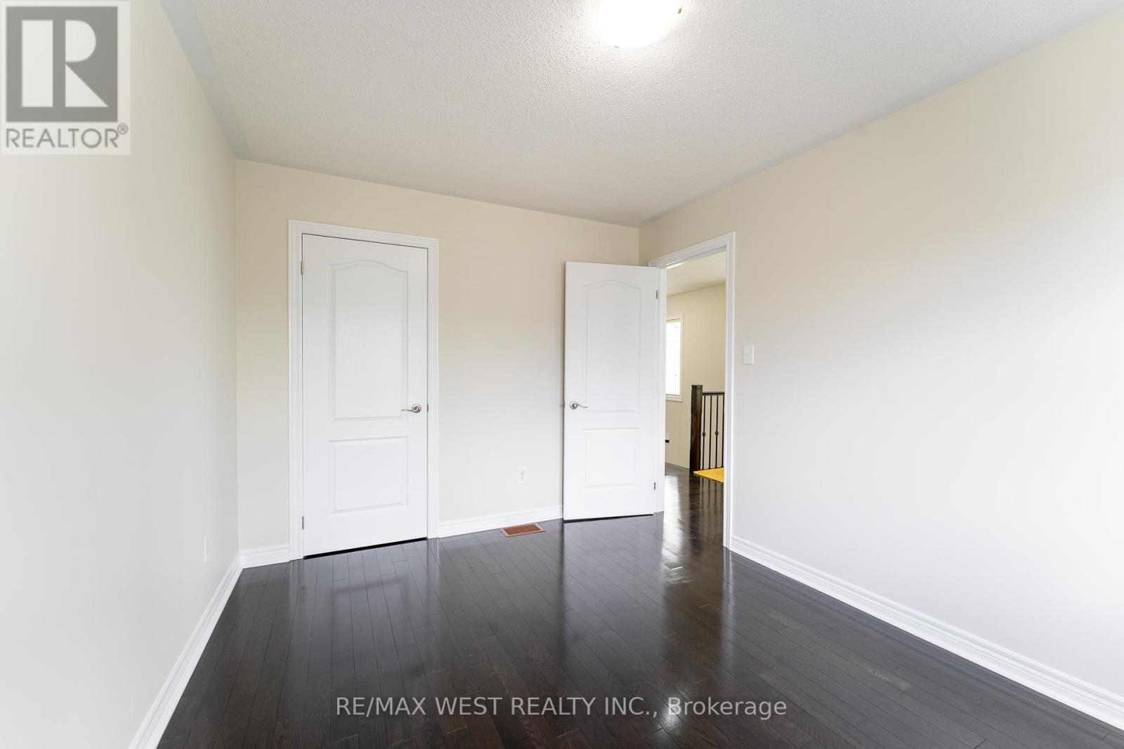 Photo 18 of 2120 Fiddlers Way, Oakville ON