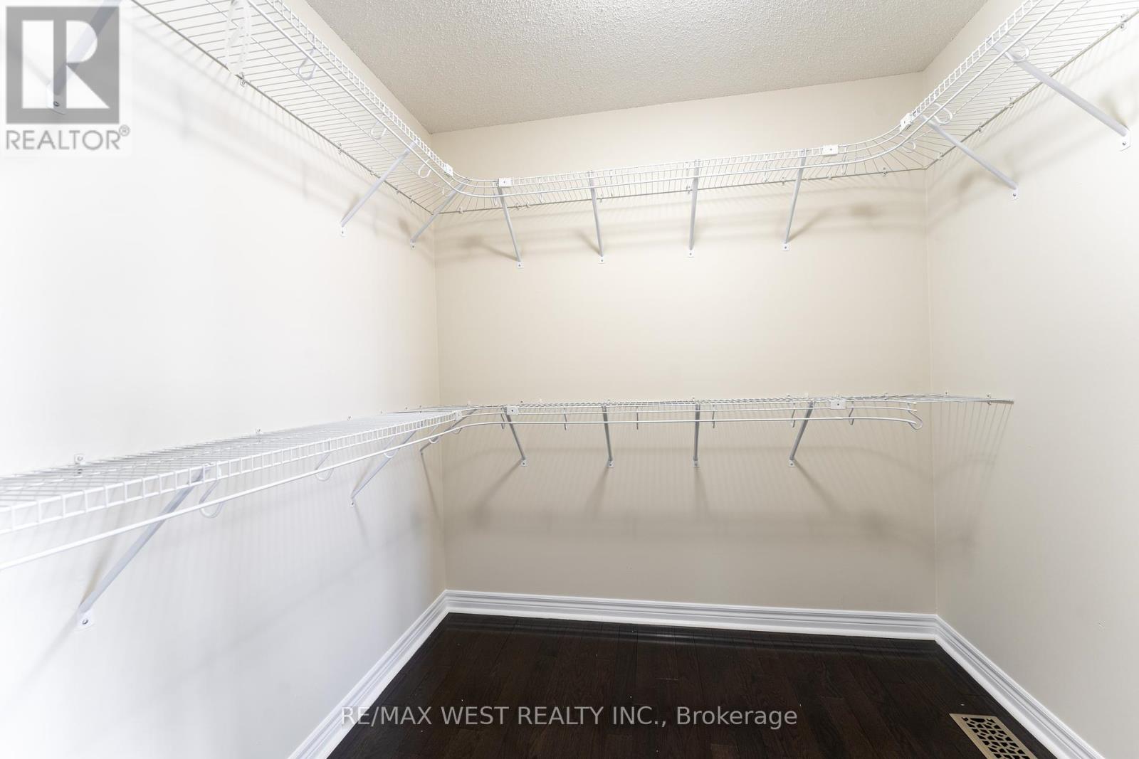 Photo 25 of 2120 Fiddlers Way, Oakville ON