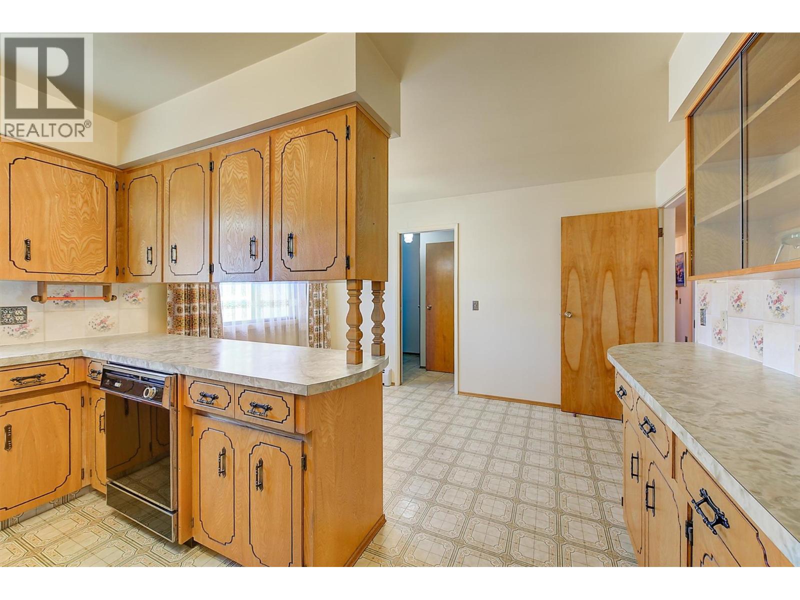  734 Francis Avenue, Kelowna