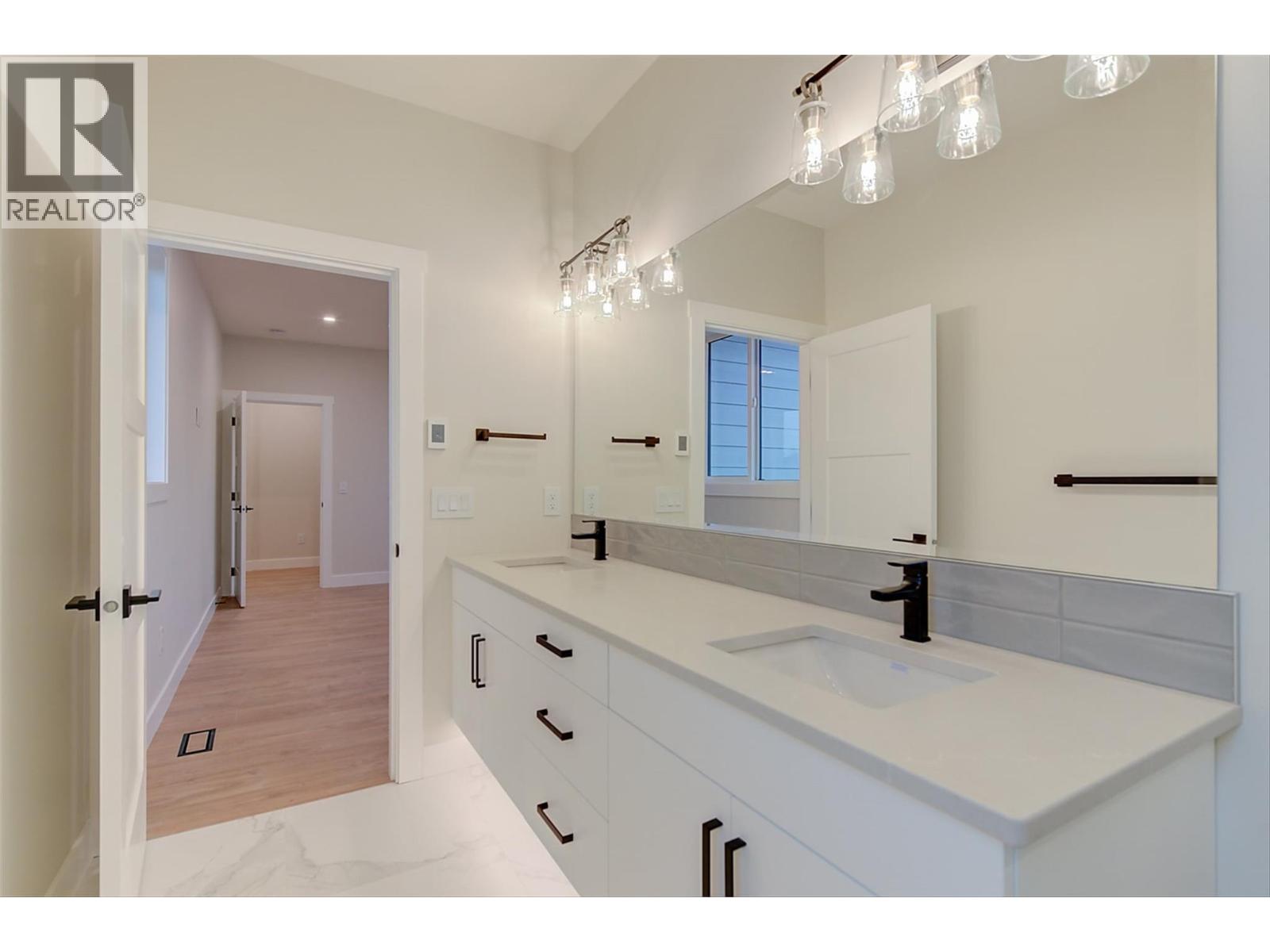 4 732 Coopland Crescent, Kelowna