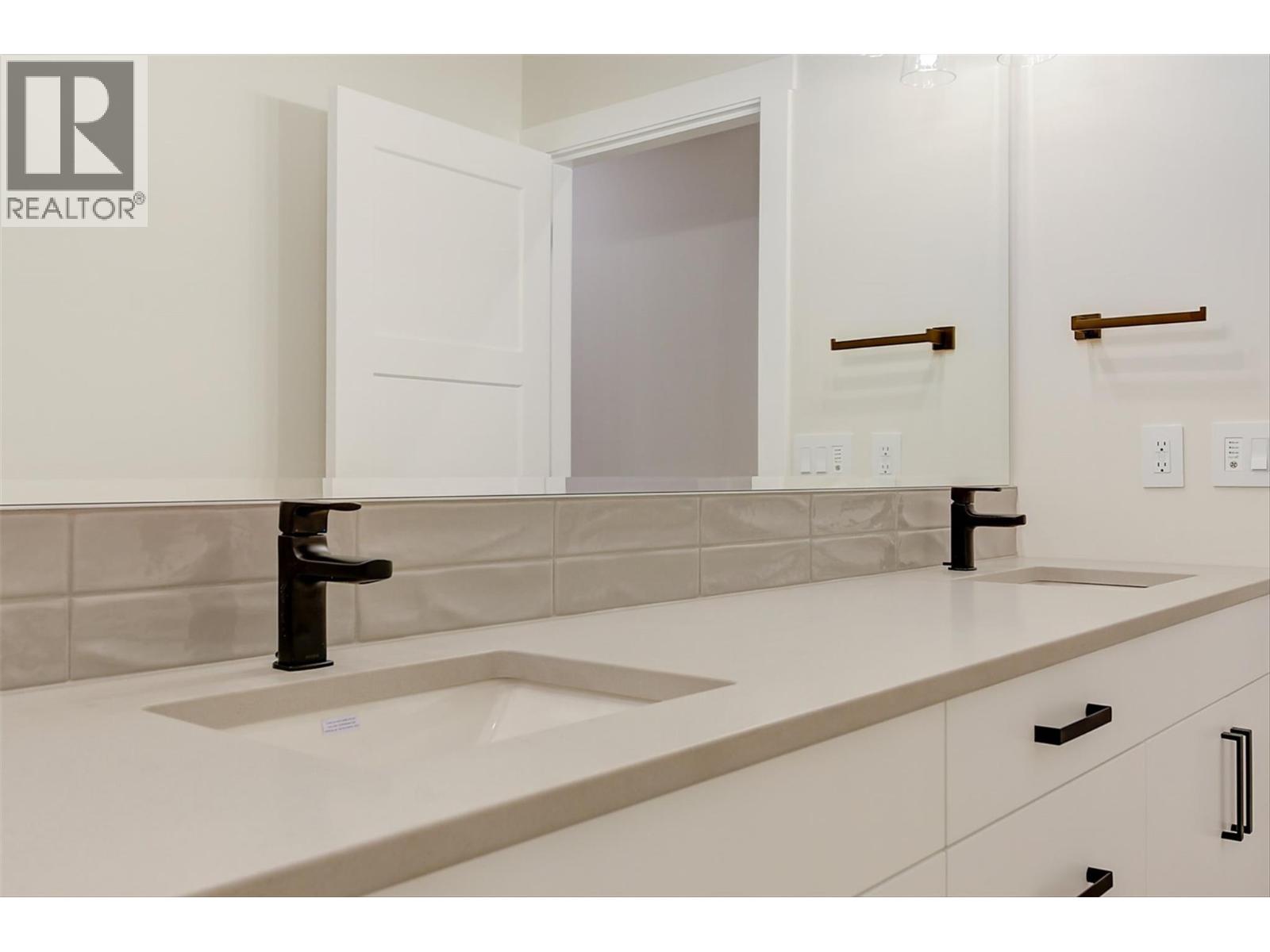 4 732 Coopland Crescent, Kelowna