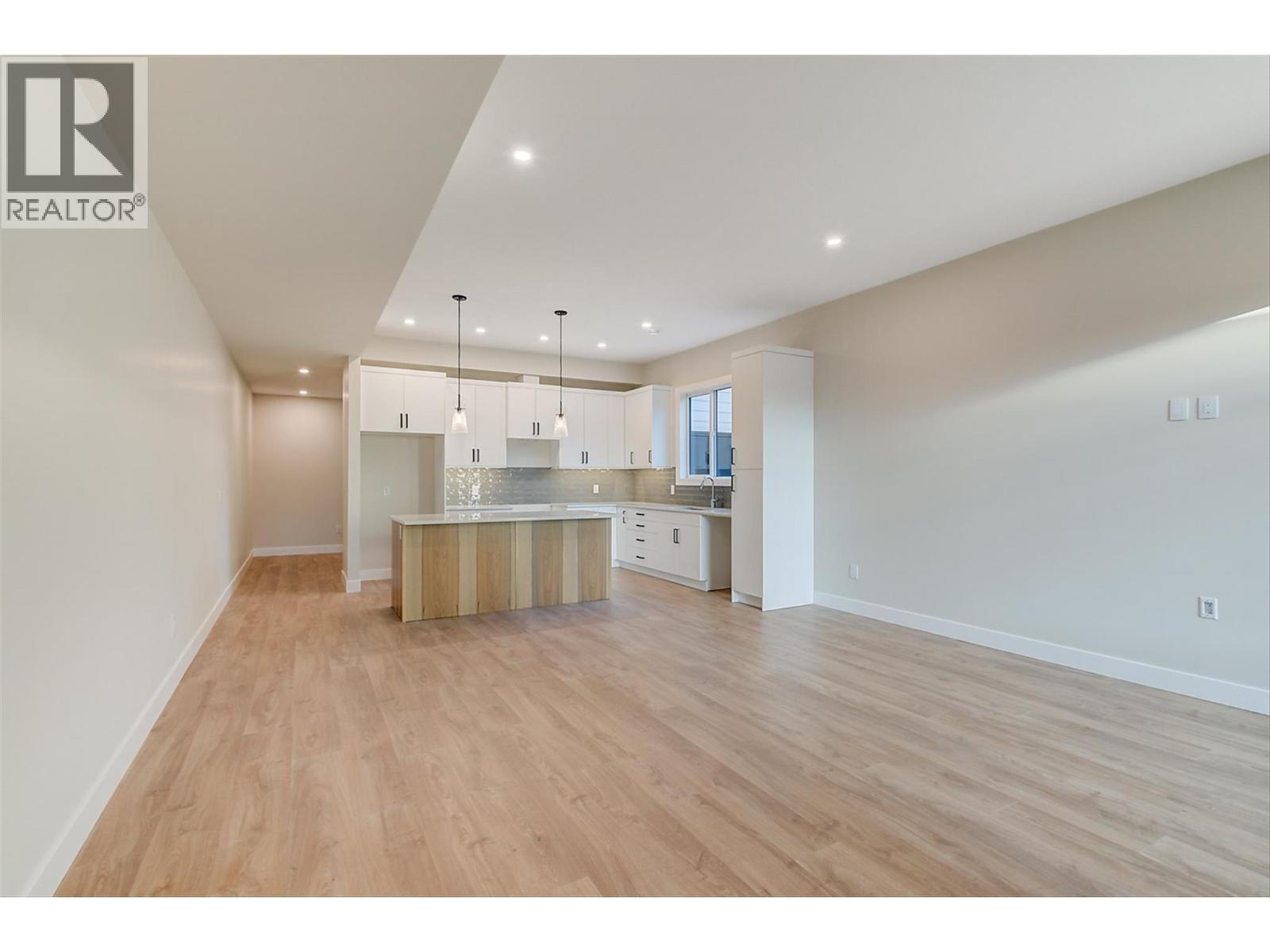 4 732 Coopland Crescent, Kelowna