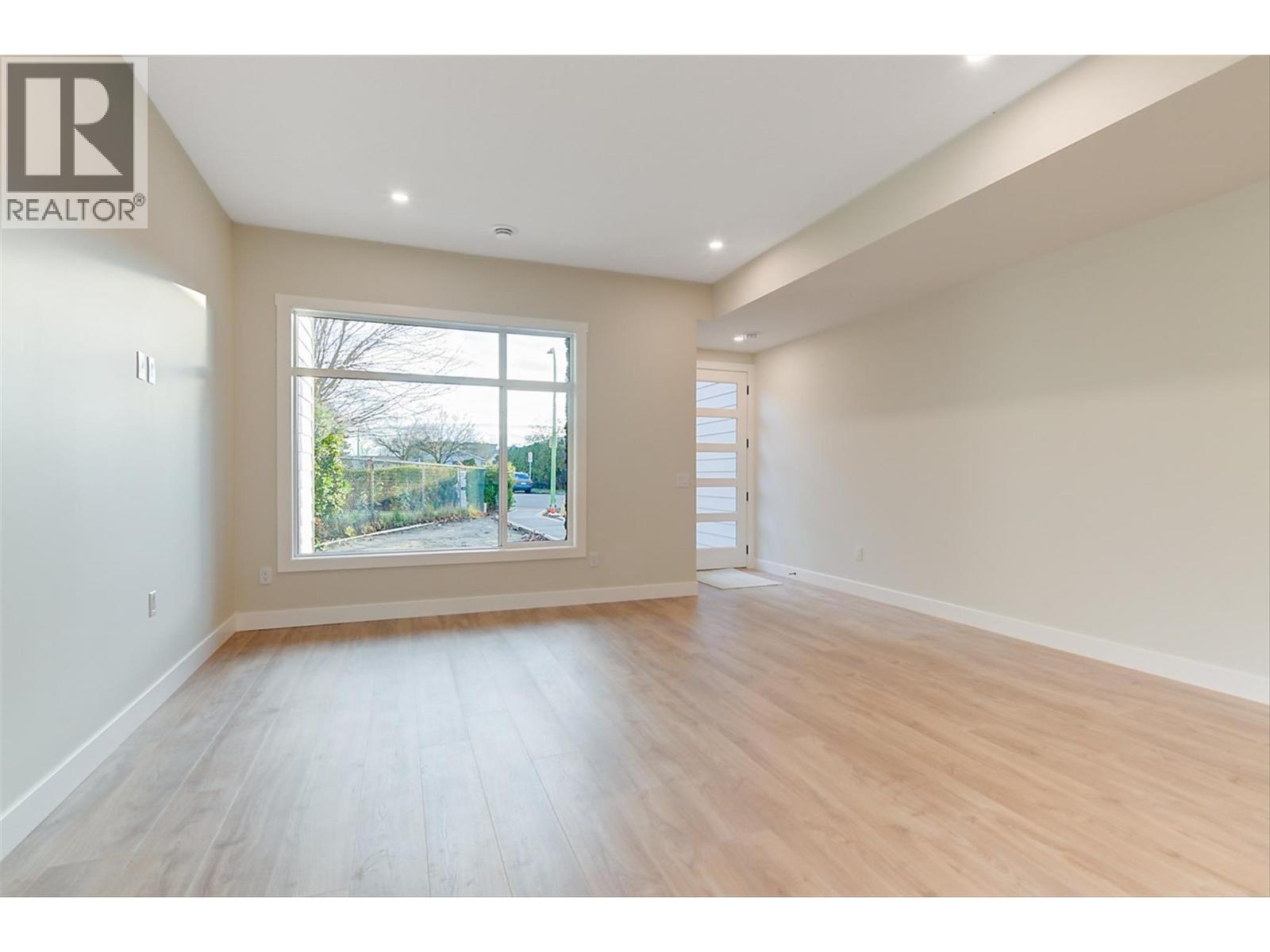 4 732 Coopland Crescent, Kelowna