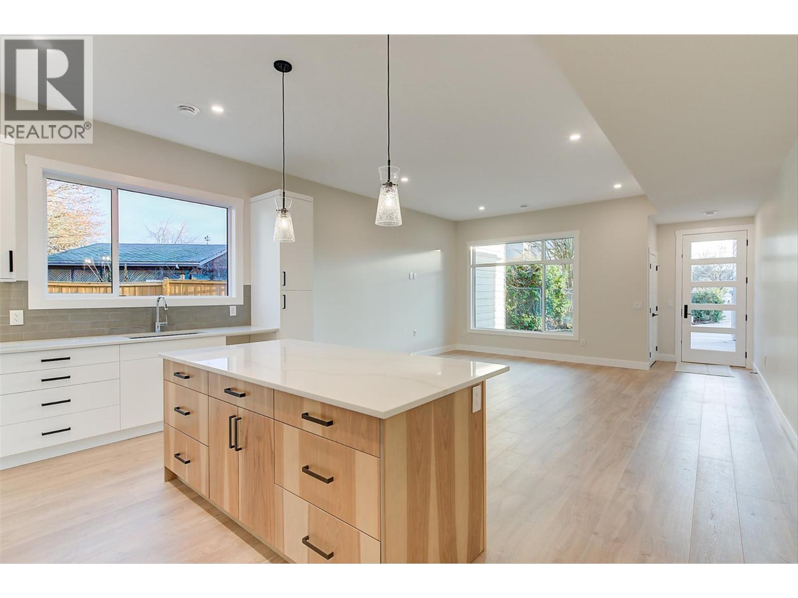 4 732 Coopland Crescent, Kelowna