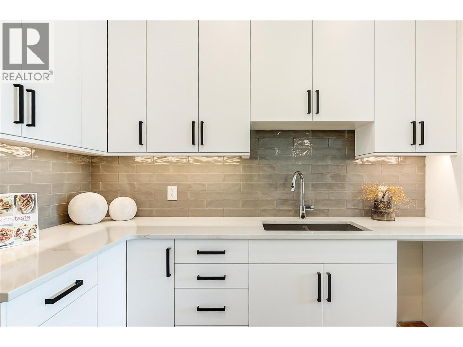 3 732 Coopland Crescent, Kelowna