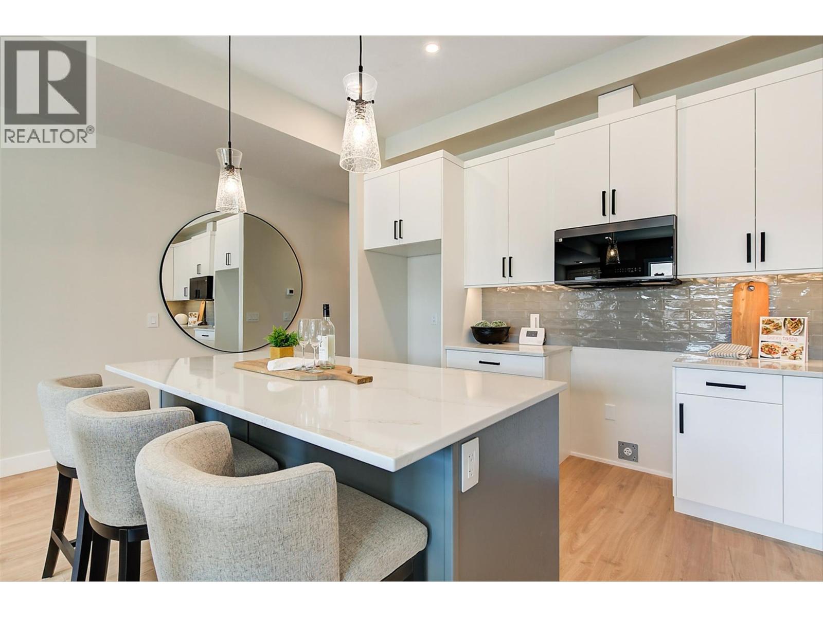 3 732 Coopland Crescent, Kelowna