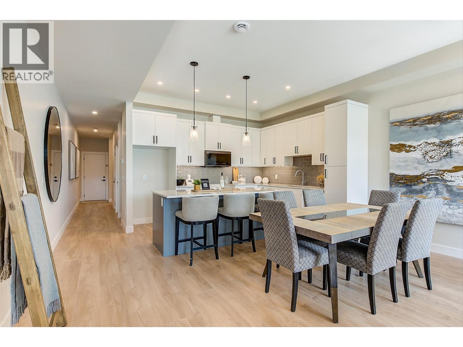 3 732 Coopland Crescent, Kelowna