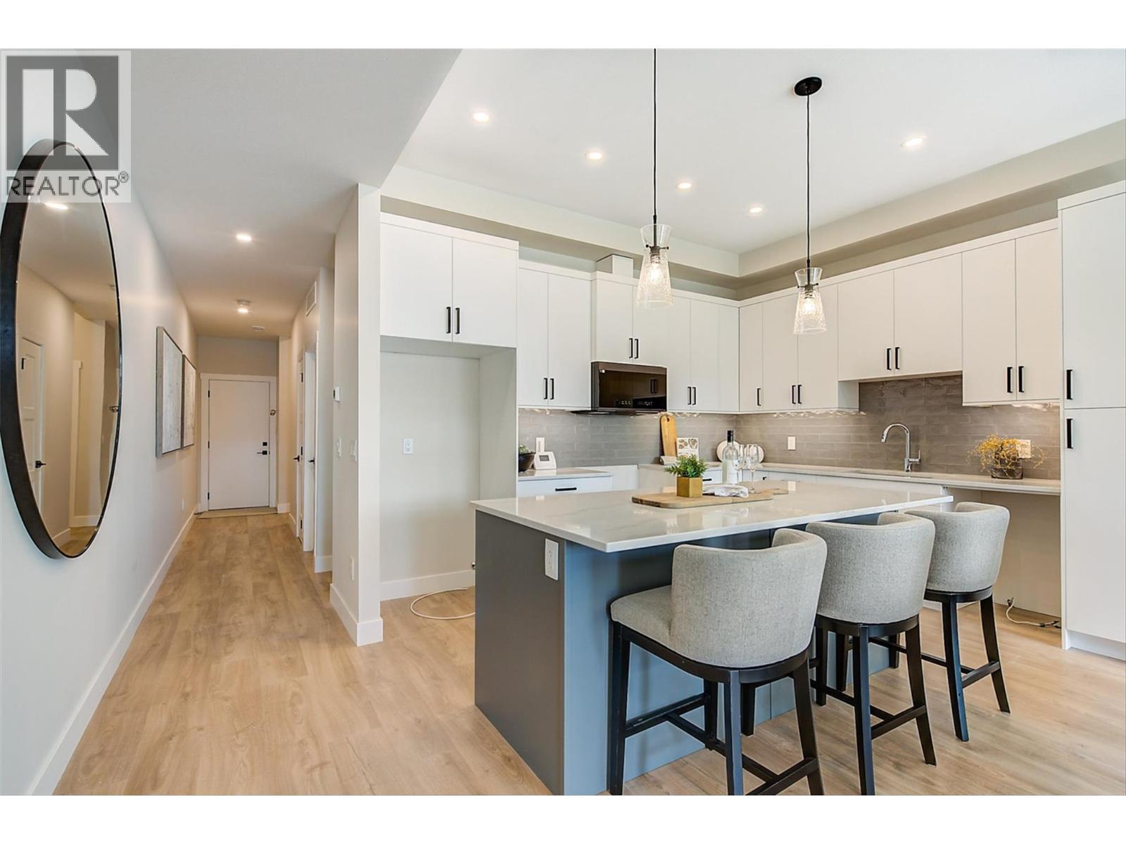 3 732 Coopland Crescent, Kelowna