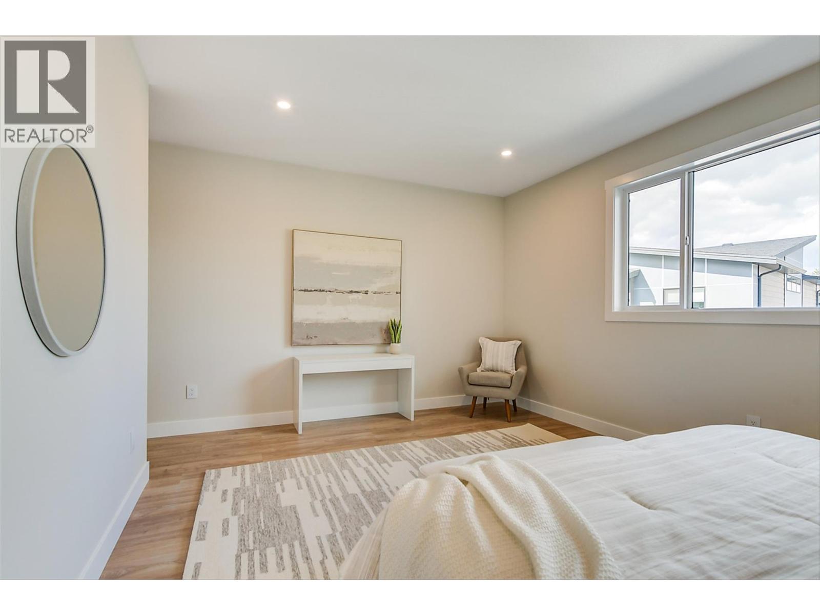 3 732 Coopland Crescent, Kelowna