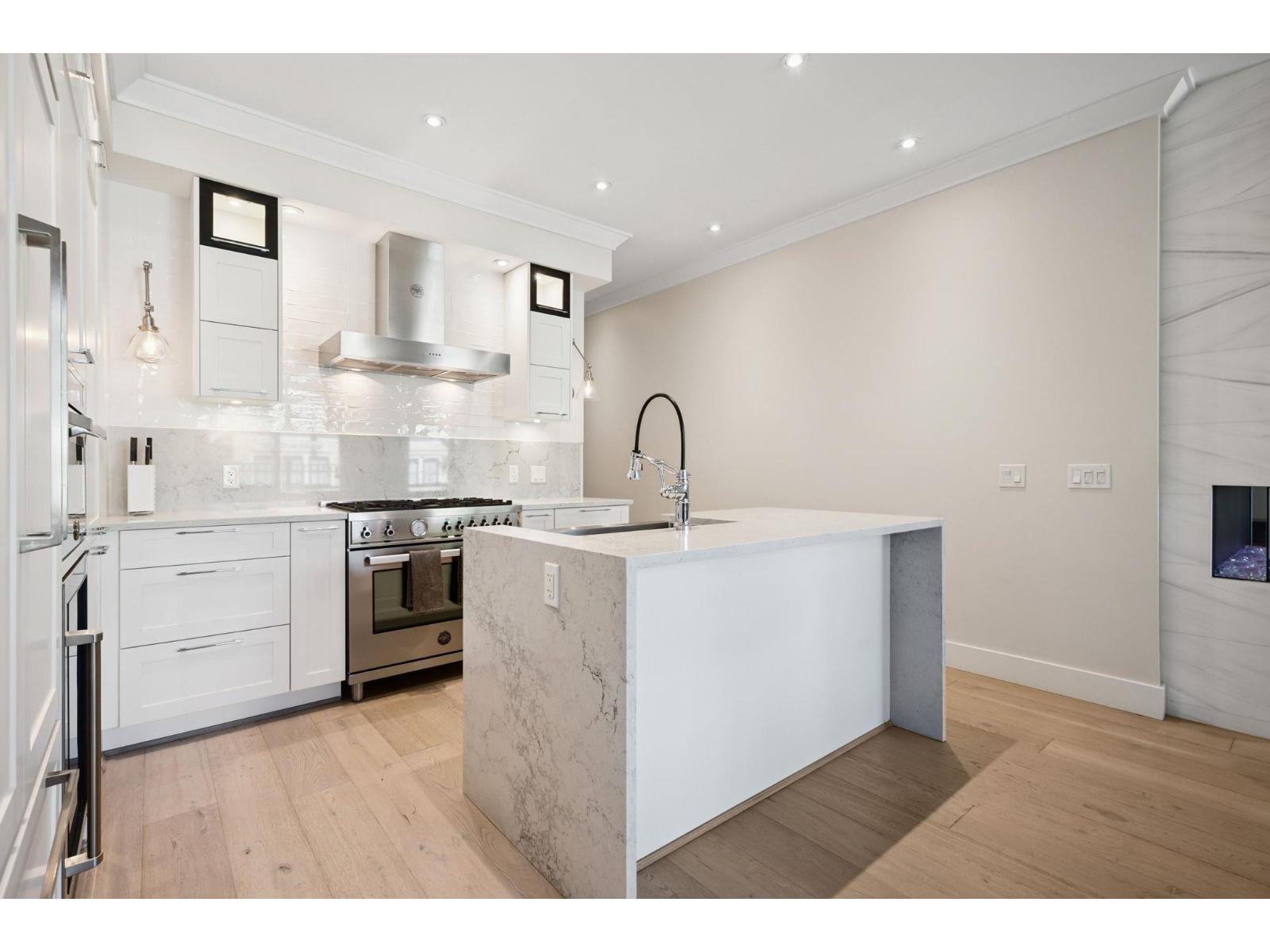 Photo 4 of 206 23189 Francis Avenue, Langley BC