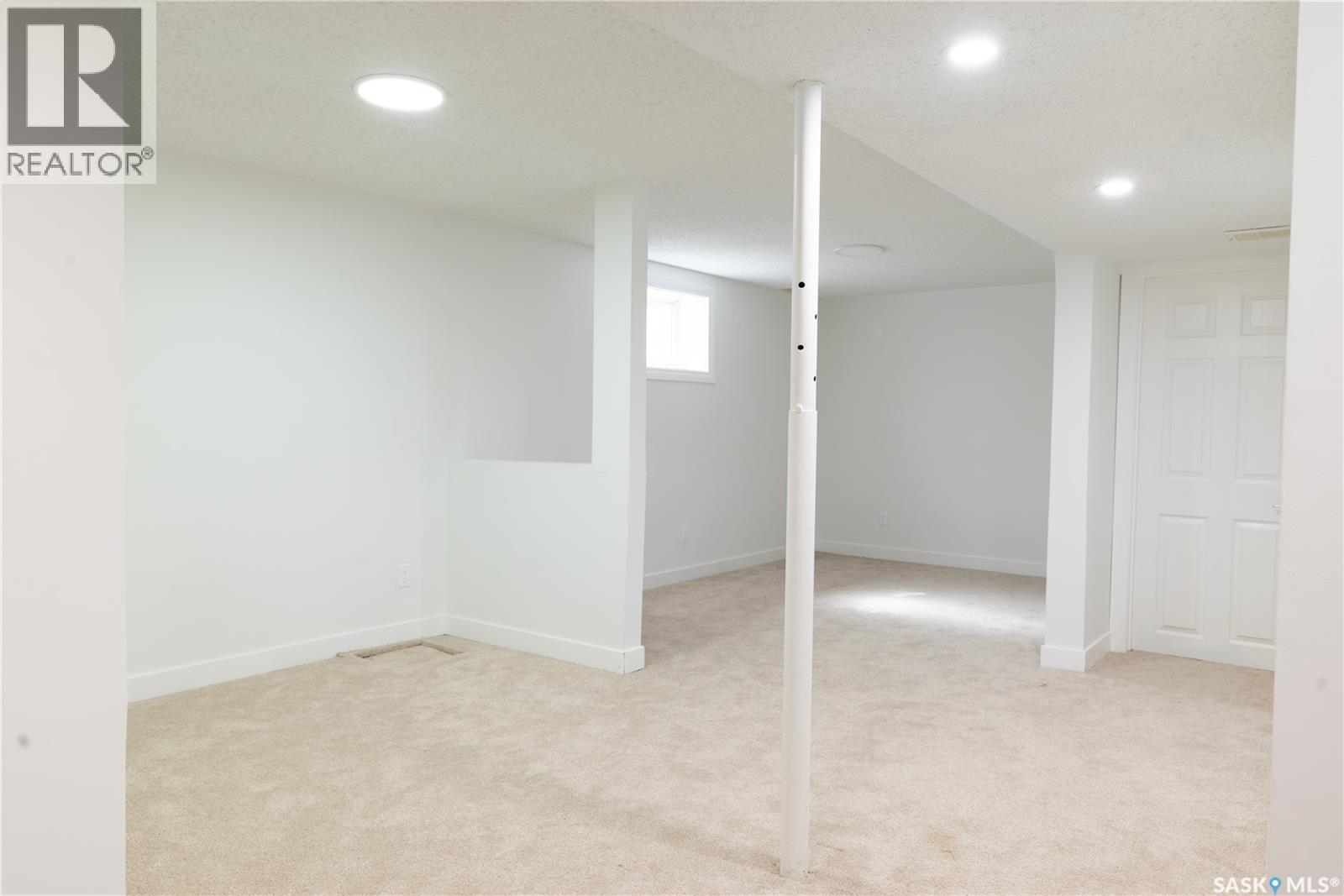 Photo 15 of 183 Magee Crescent, Regina SK