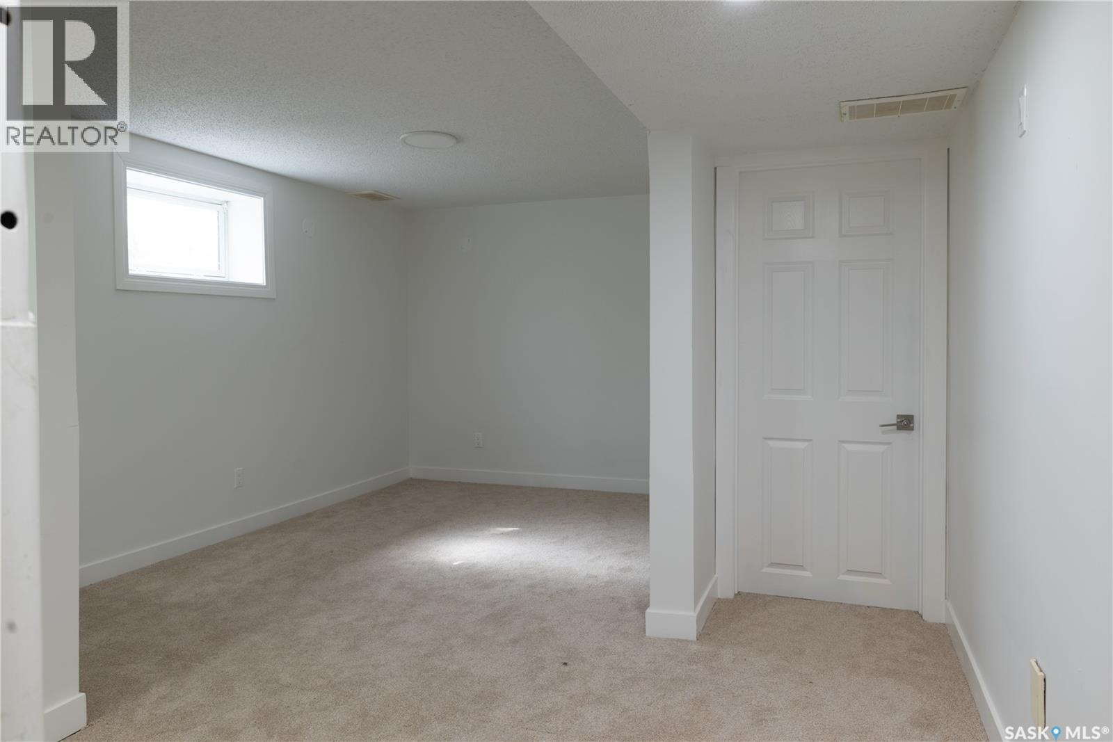 Photo 16 of 183 Magee Crescent, Regina SK