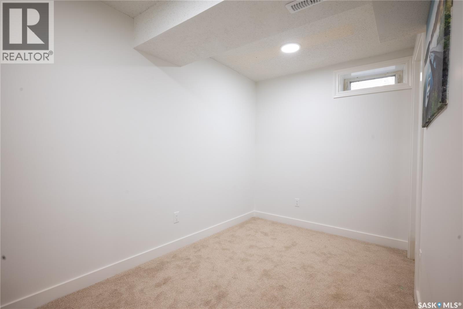Photo 19 of 183 Magee Crescent, Regina SK