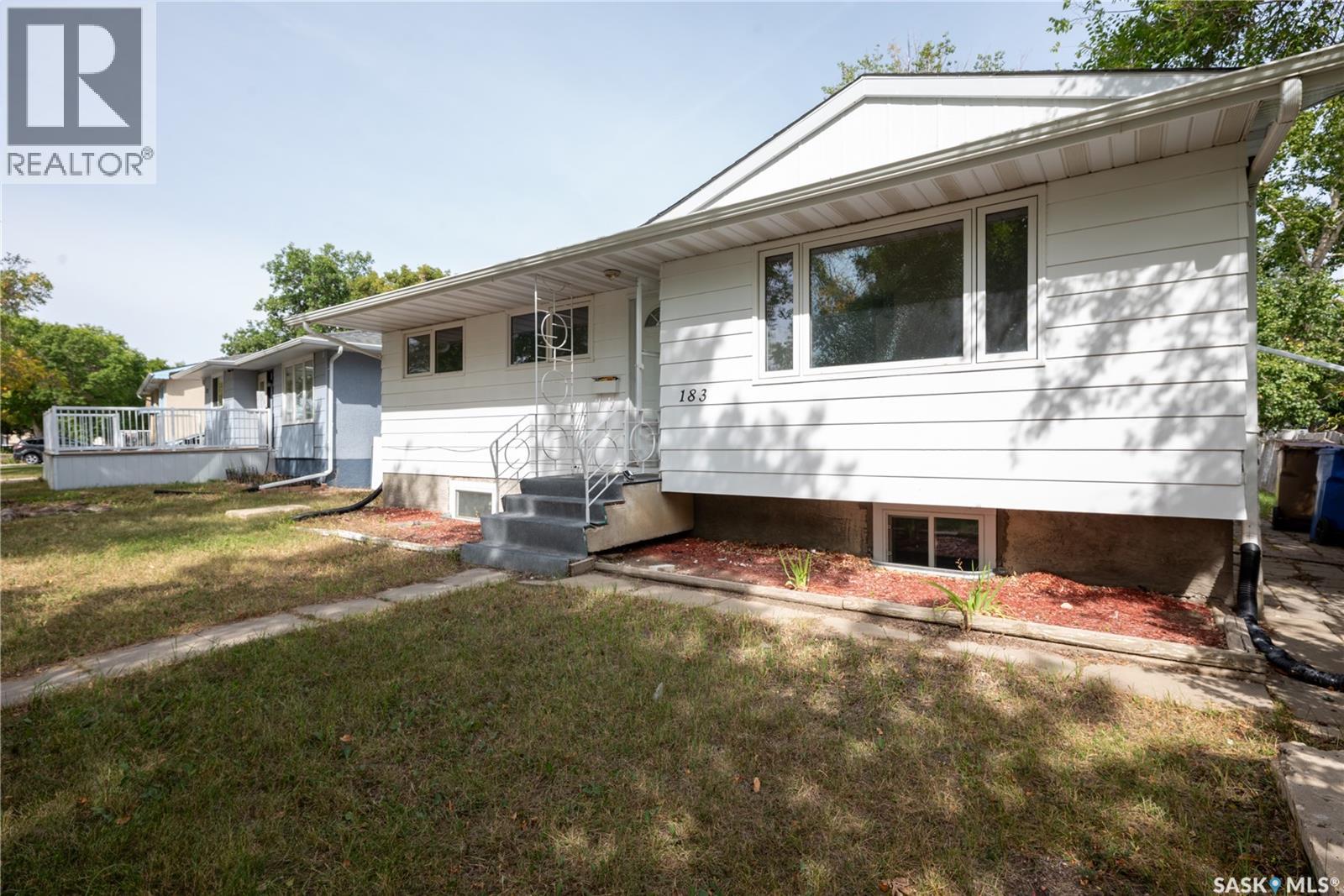 Photo 3 of 183 Magee Crescent, Regina SK