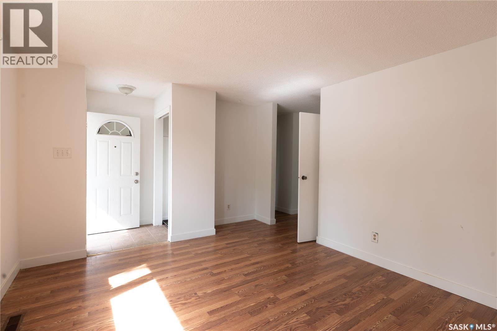 Photo 5 of 183 Magee Crescent, Regina SK