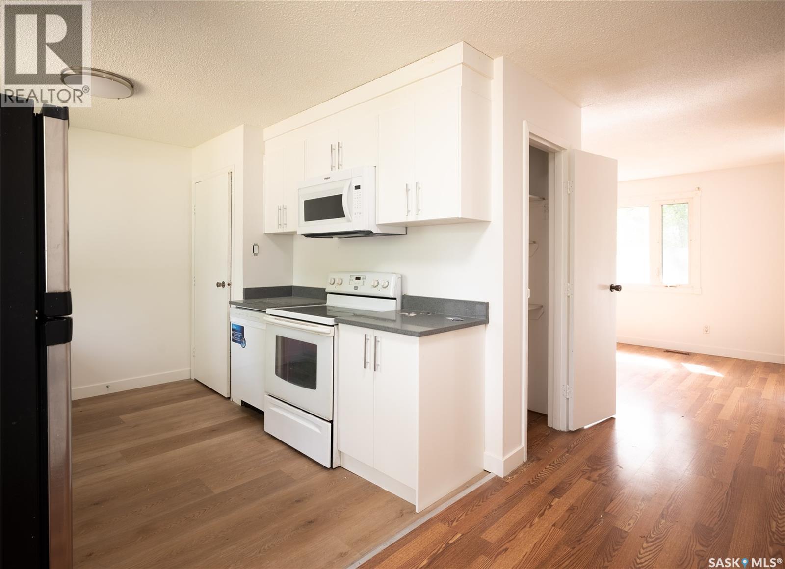 Photo 8 of 183 Magee Crescent, Regina SK