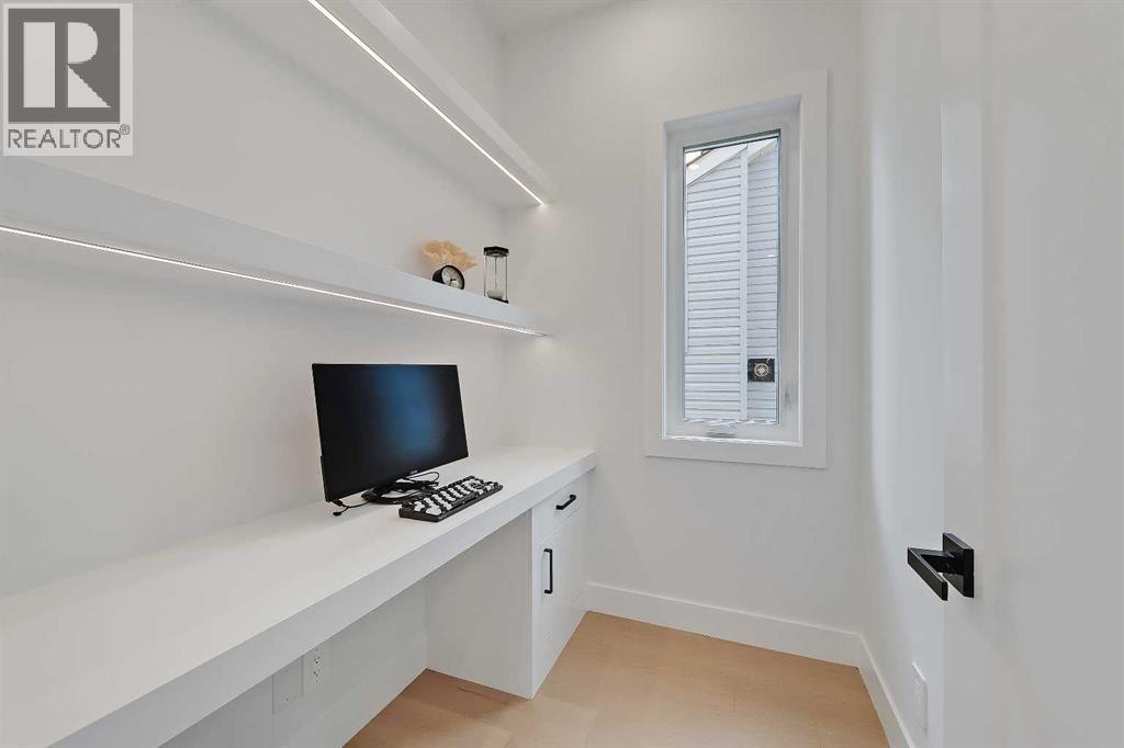 Photo 6 of 646 25 Avenue, Calgary AB