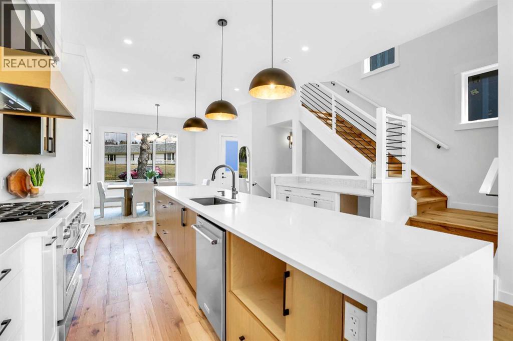 Photo 9 of 4711 19 Avenue Nw, Calgary AB