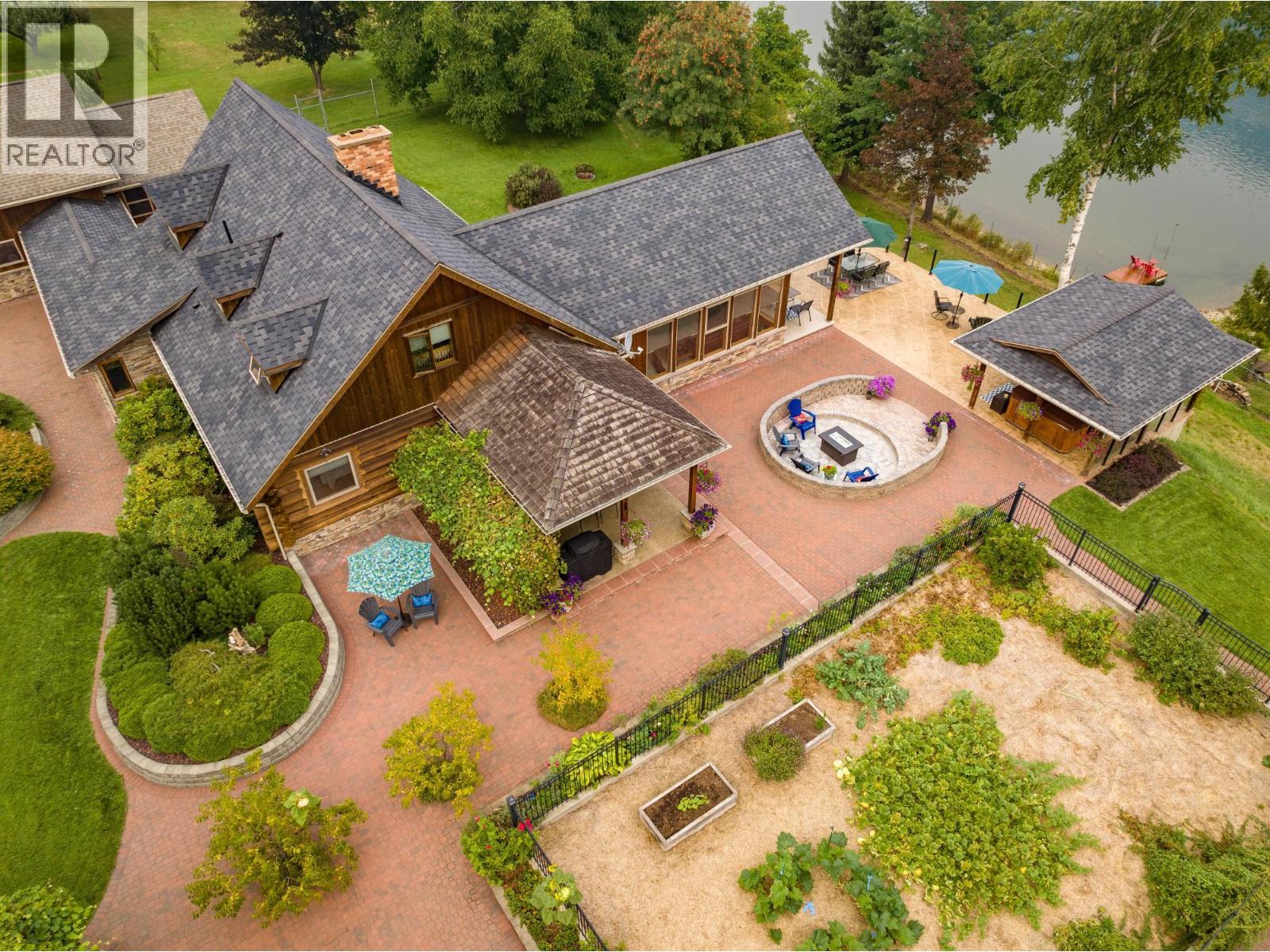 Photo 15 of 906 James Road, Shoreacres BC