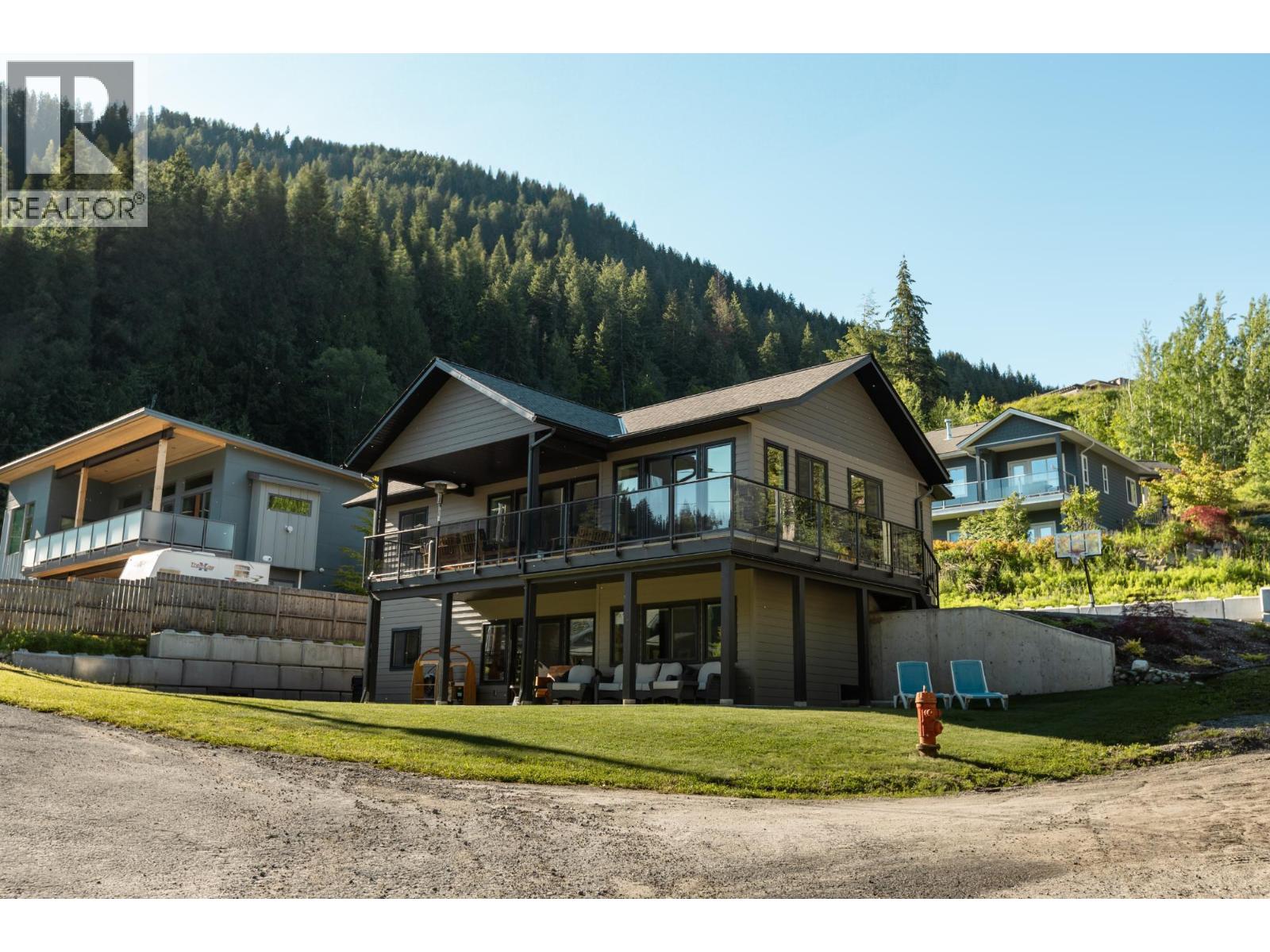 Photo 10 of 1500 Holland Street, Nelson BC