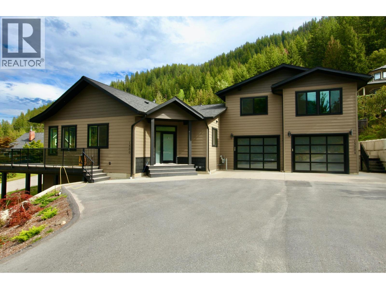 Photo 3 of 1500 Holland Street, Nelson BC