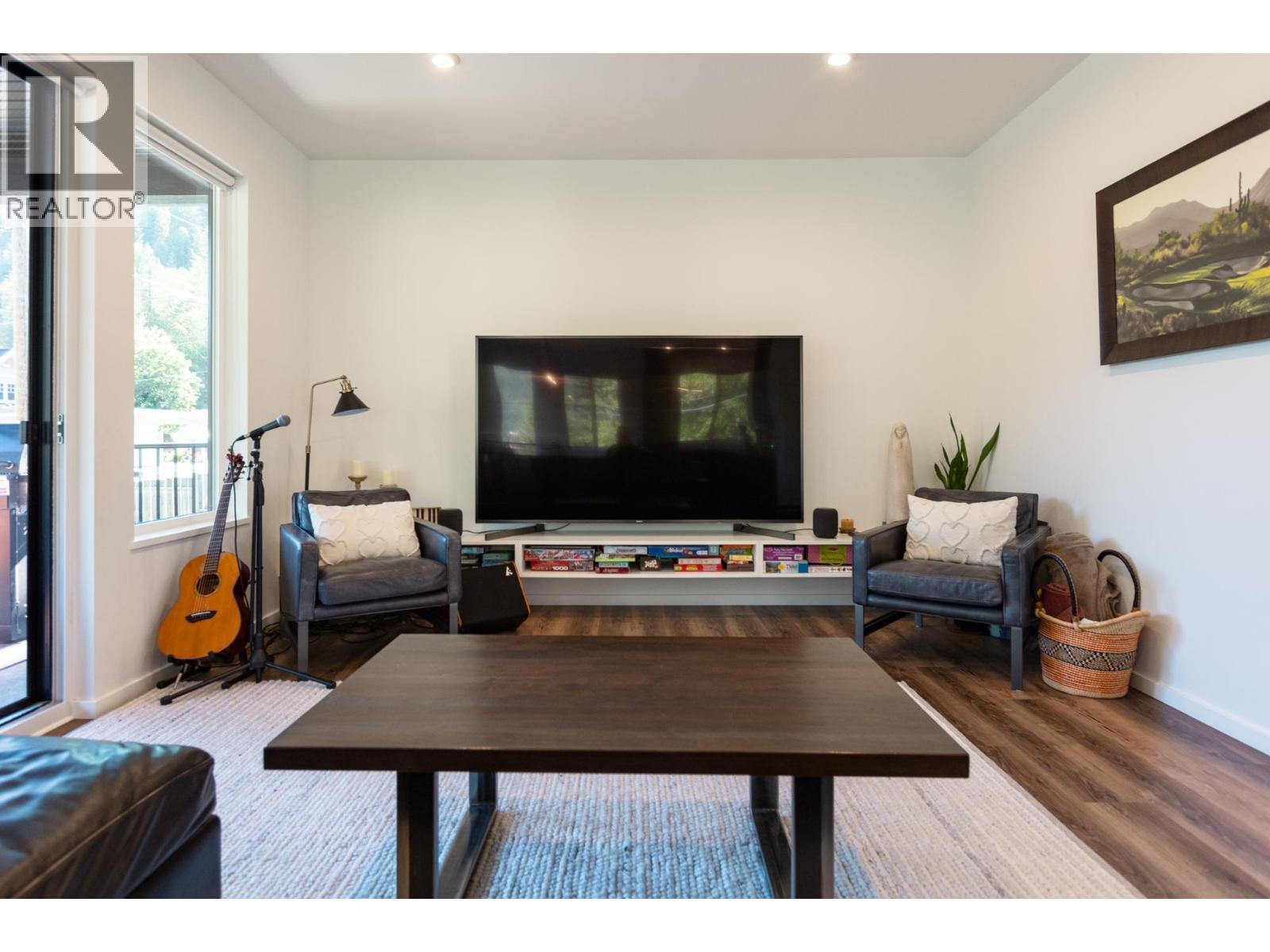 Photo 16 of 1500 Holland Street, Nelson BC