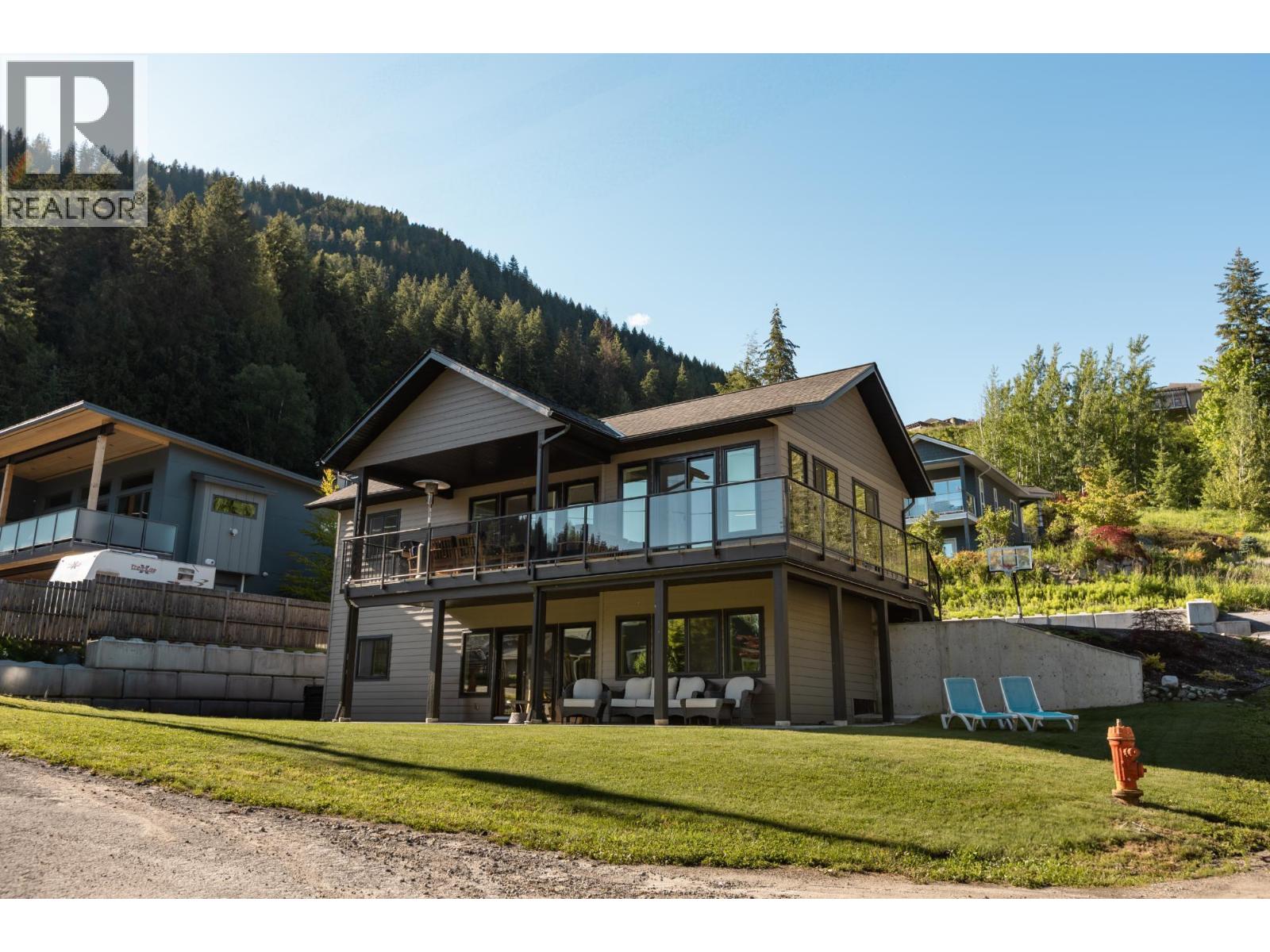 Photo 4 of 1500 Holland Street, Nelson BC