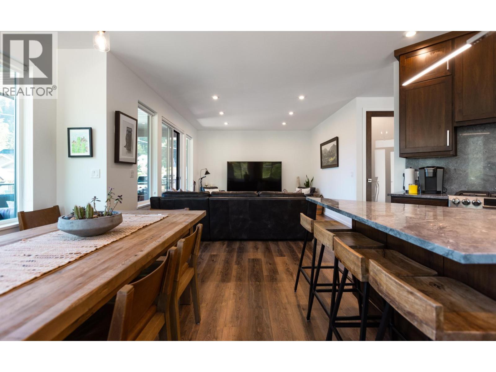 Photo 18 of 1500 Holland Street, Nelson BC