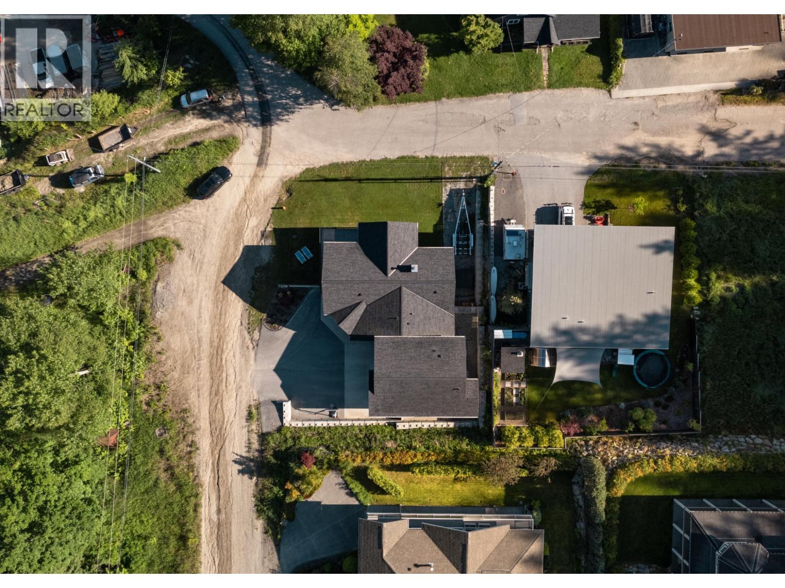 Photo 7 of 1500 Holland Street, Nelson BC