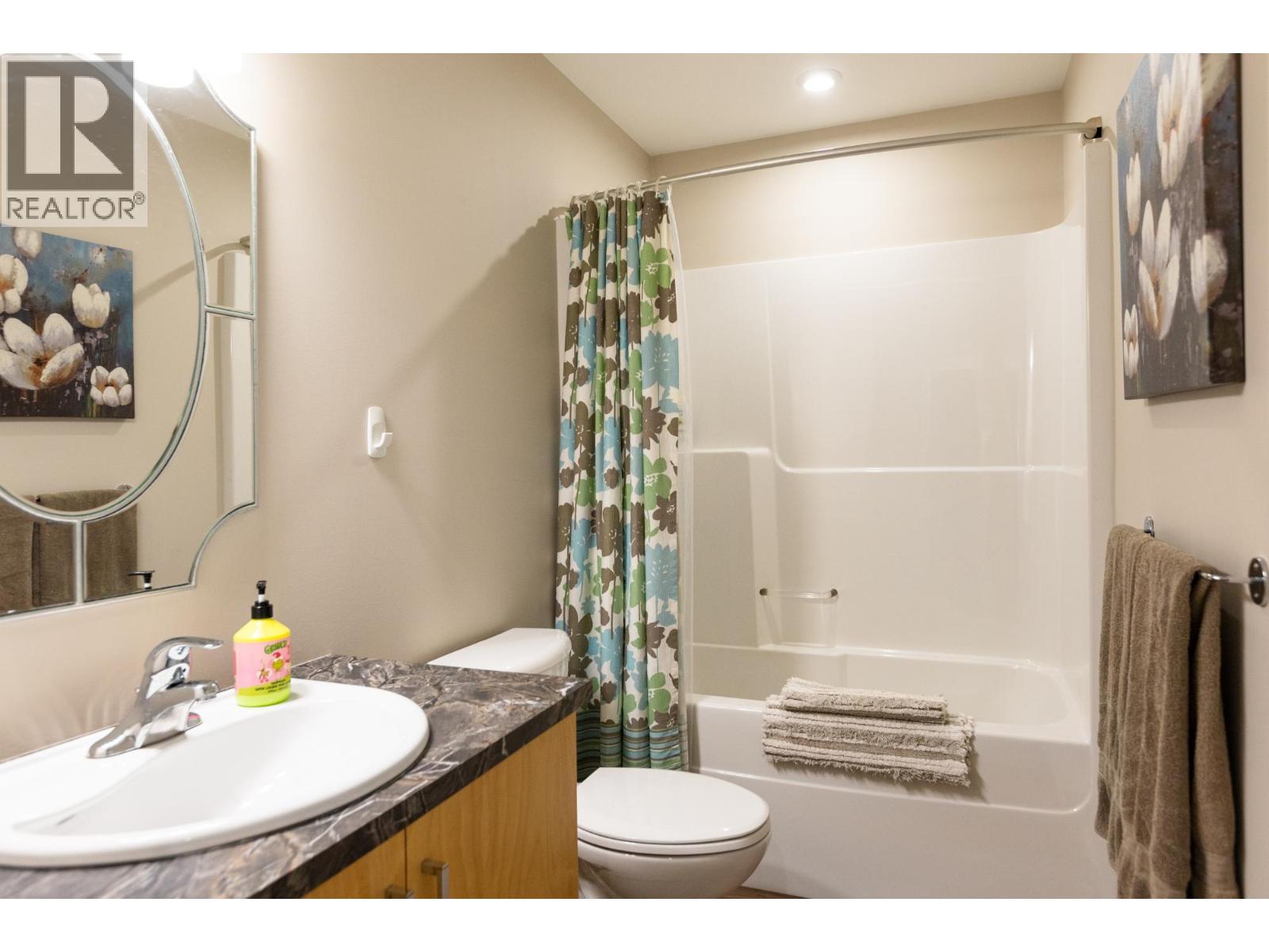 Photo 63 of 1500 Holland Street, Nelson BC