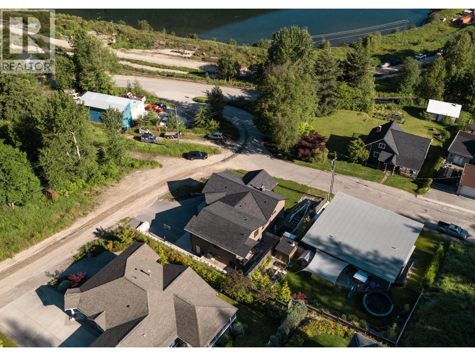 Photo 9 of 1500 Holland Street, Nelson BC