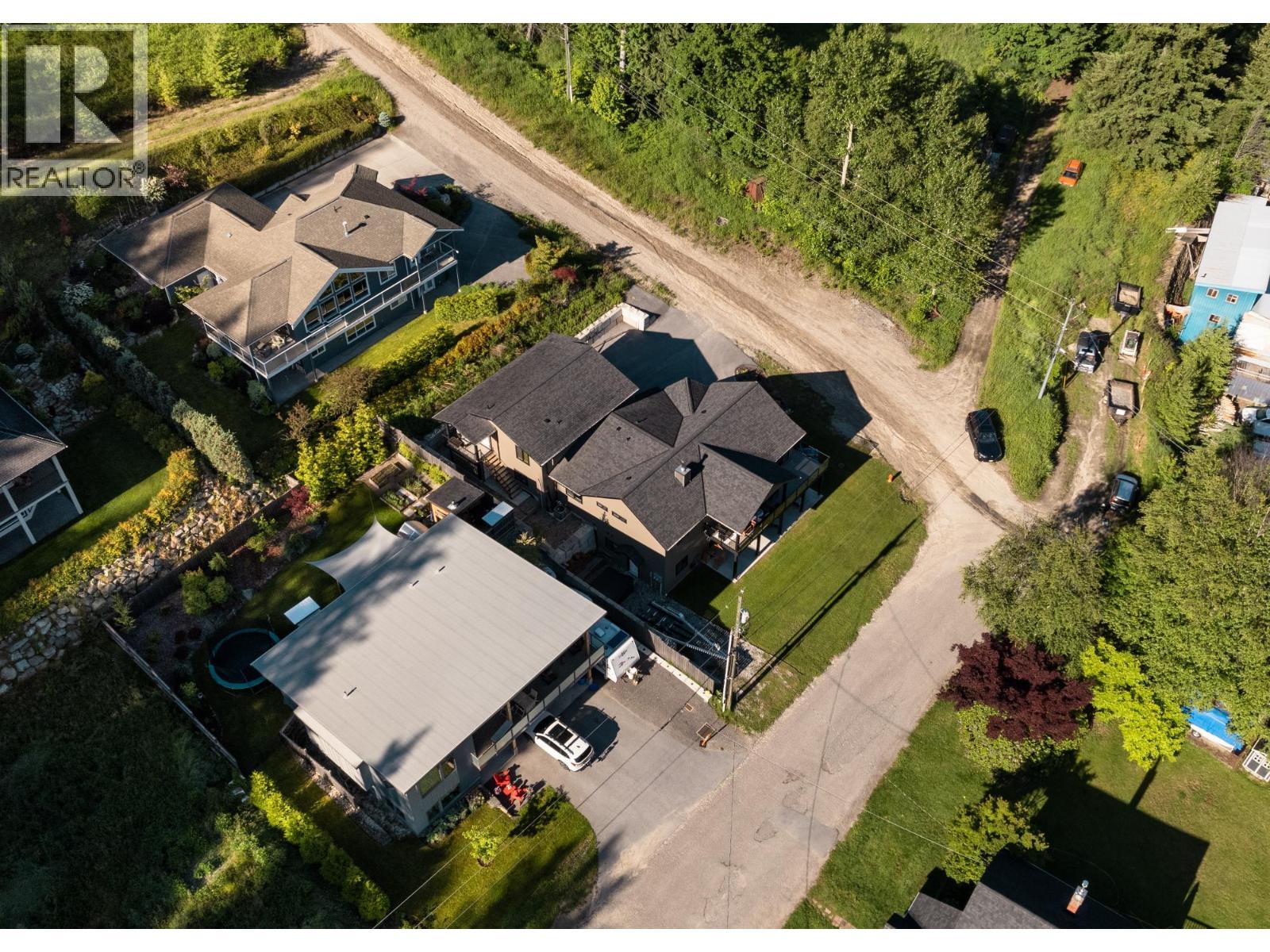 Photo 8 of 1500 Holland Street, Nelson BC