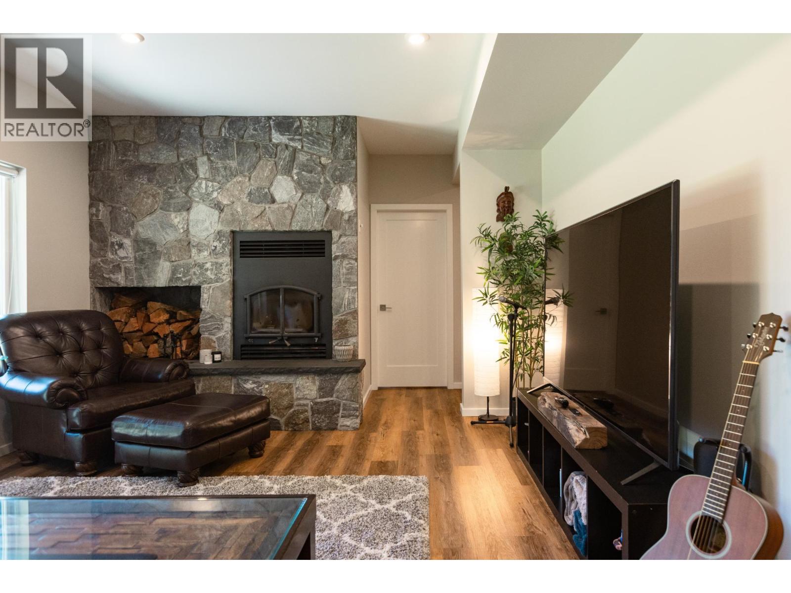 Photo 42 of 1500 Holland Street, Nelson BC