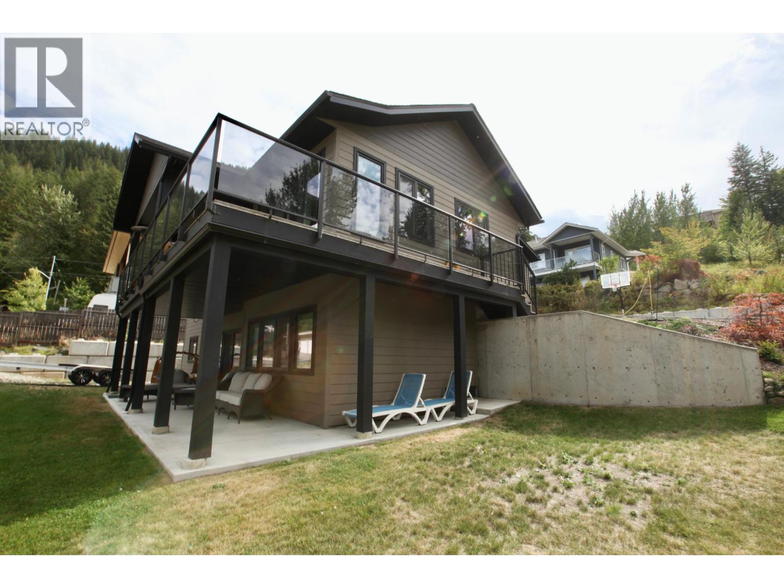Photo 5 of 1500 Holland Street, Nelson BC