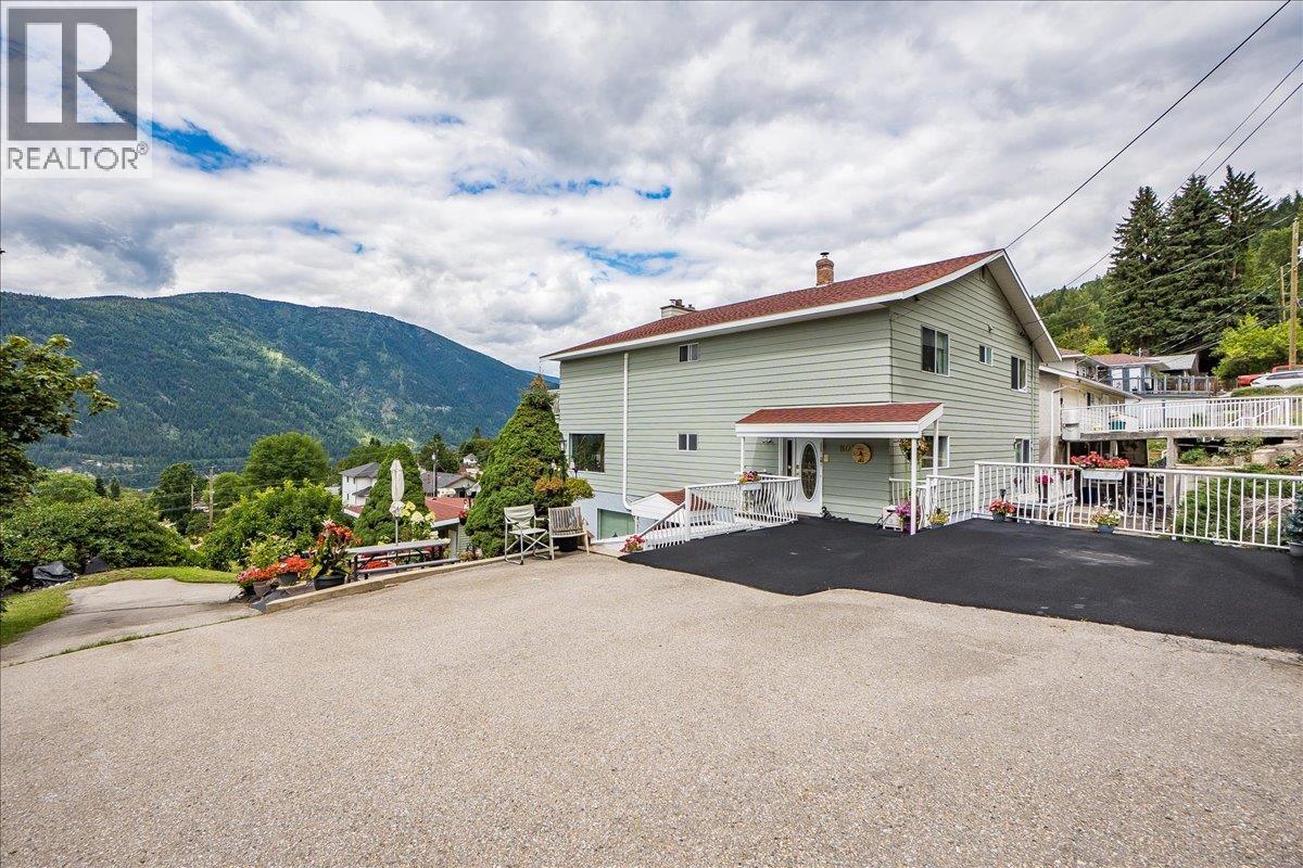Photo 7 of 801 Houston Street, Nelson BC