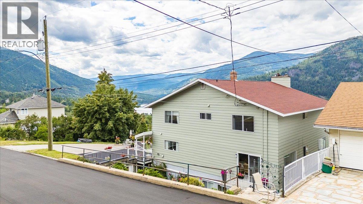 Photo 24 of 801 Houston Street, Nelson BC
