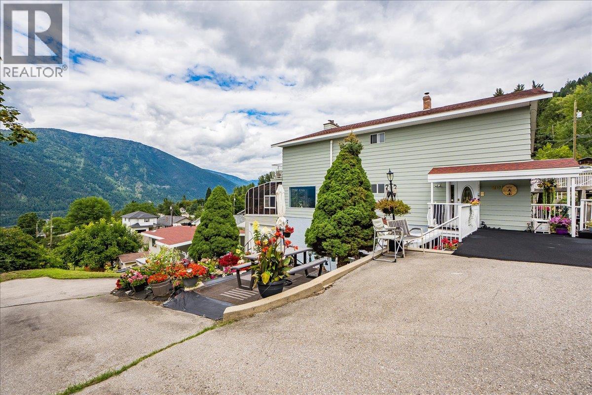 Photo 22 of 801 Houston Street, Nelson BC