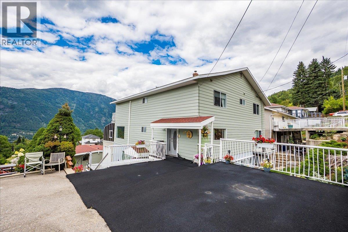 Photo 28 of 801 Houston Street, Nelson BC