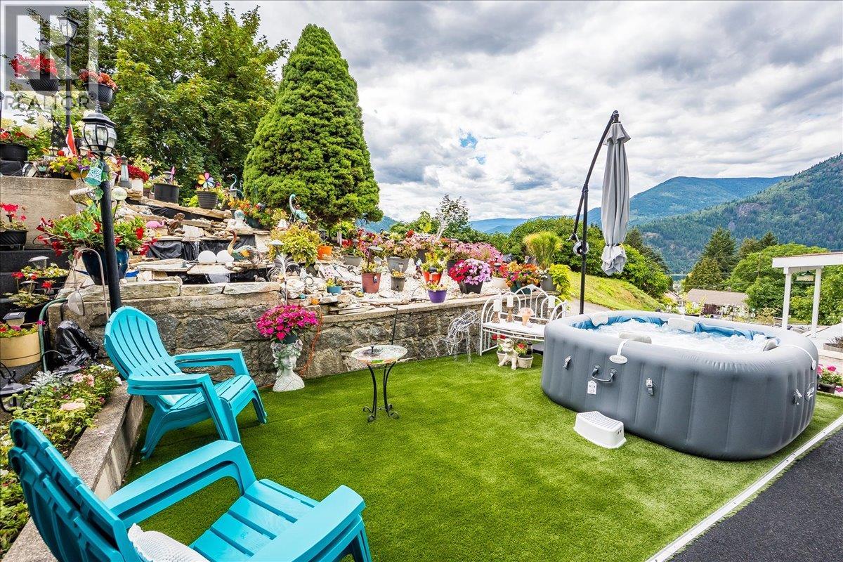 Photo 20 of 801 Houston Street, Nelson BC