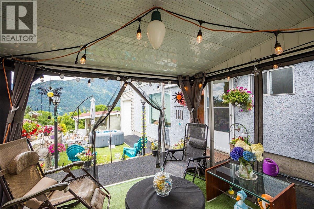 Photo 16 of 801 Houston Street, Nelson BC