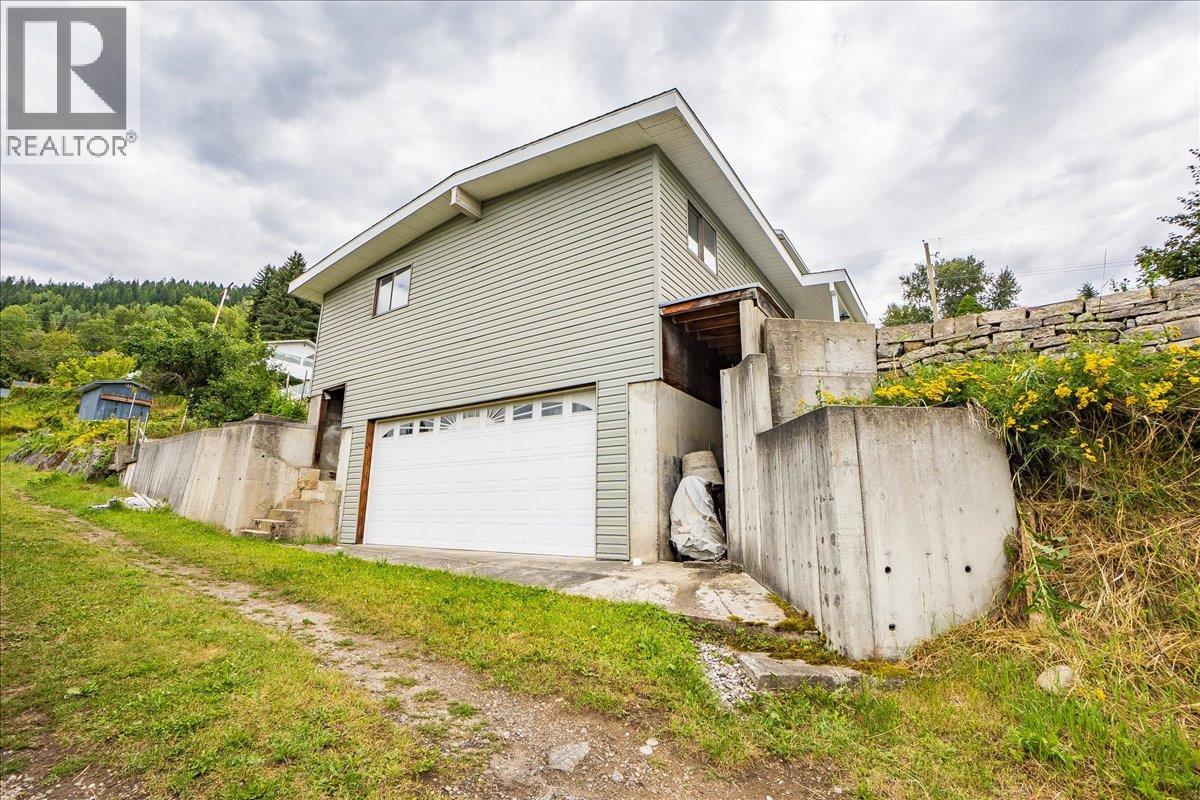Photo 25 of 801 Houston Street, Nelson BC