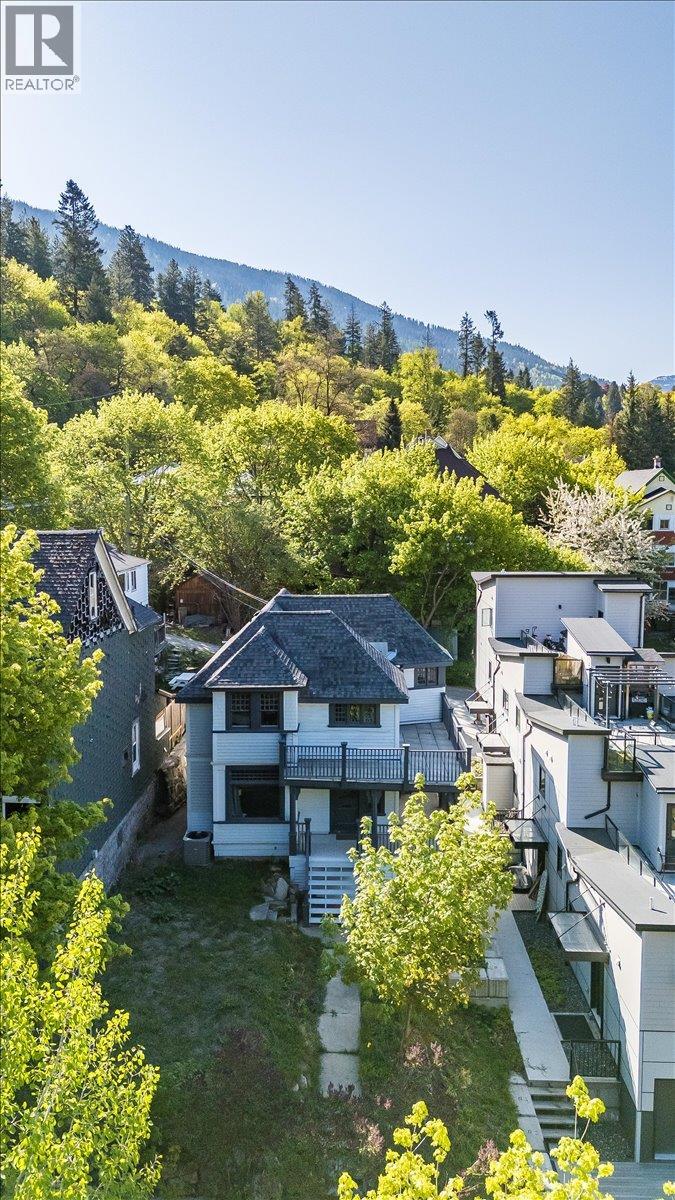 Photo 2 of 922 Front Street, Nelson BC