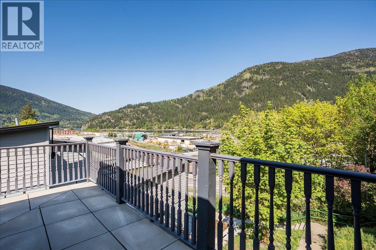 Photo 71 of 922 Front Street, Nelson BC