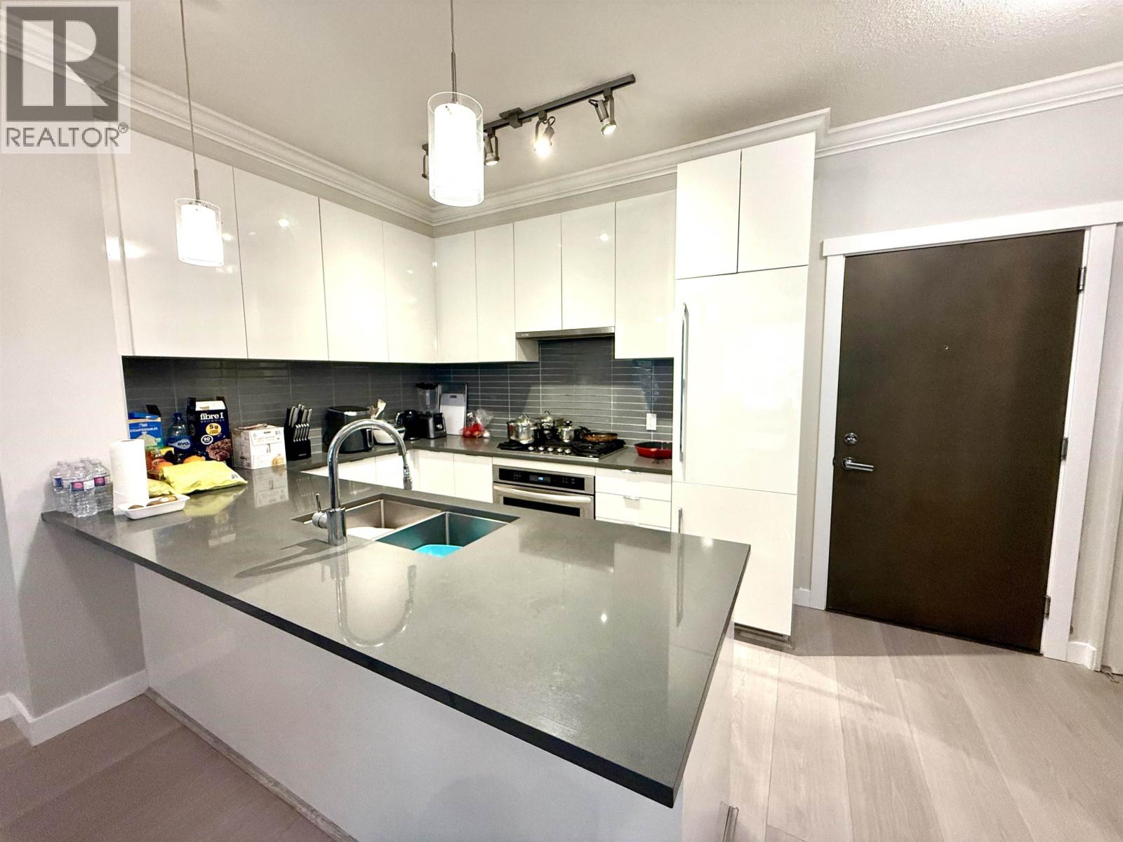 Photo 11 of 102 9399 Alexandra Road, Richmond BC