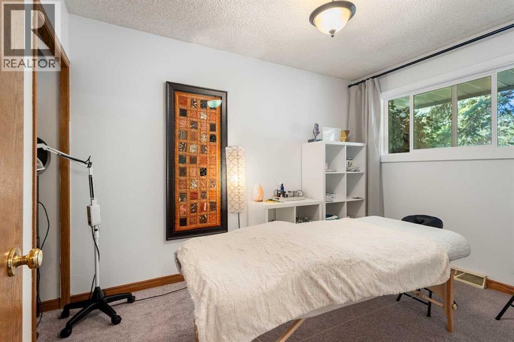 Photo 5 of 74 Armstrong Crescent Se, Calgary AB