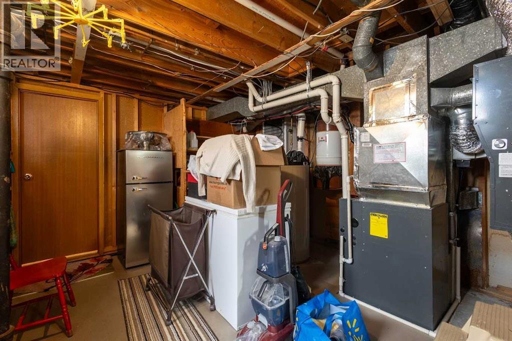 Photo 15 of 74 Armstrong Crescent Se, Calgary AB