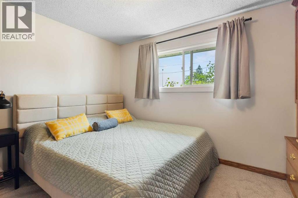 Photo 3 of 74 Armstrong Crescent Se, Calgary AB